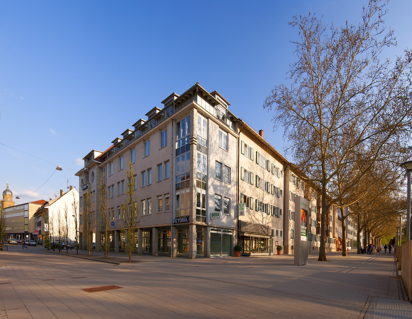 Heilbronn NeckarUfer. Architektur im Rausch des Frühlingslichtes