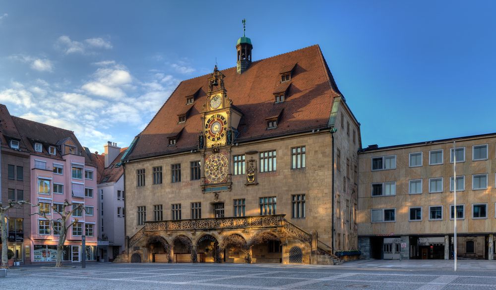 Heilbronn. Rathaus, prächtig von der Abendsonne gestreift