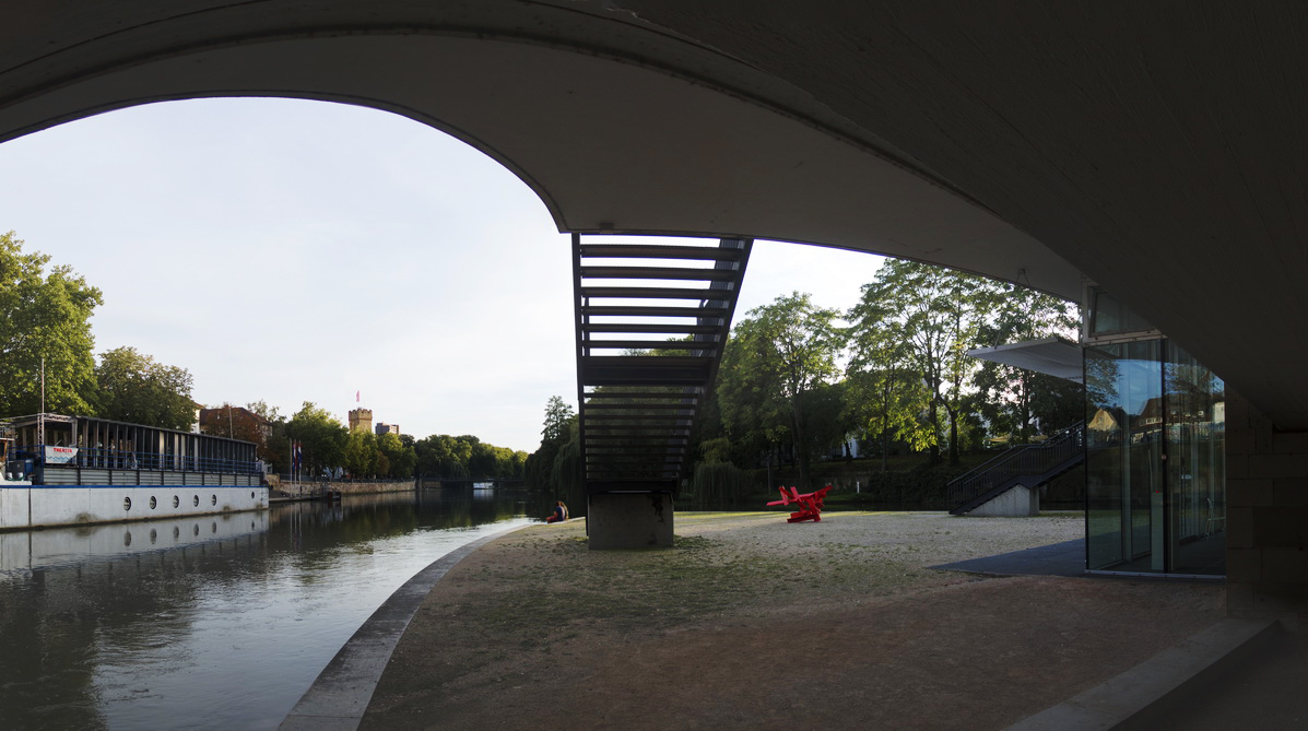 Heilbronn. Urbaner Raum Unter der Brücke