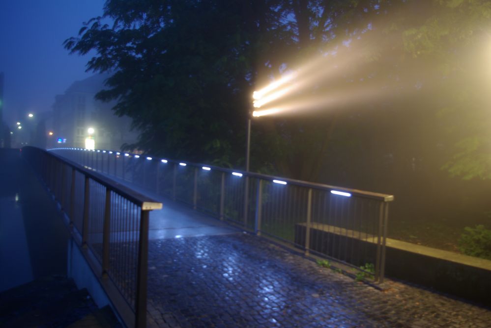 Heilbronner Adolf-Cluss-Brücke im Morgenlicht