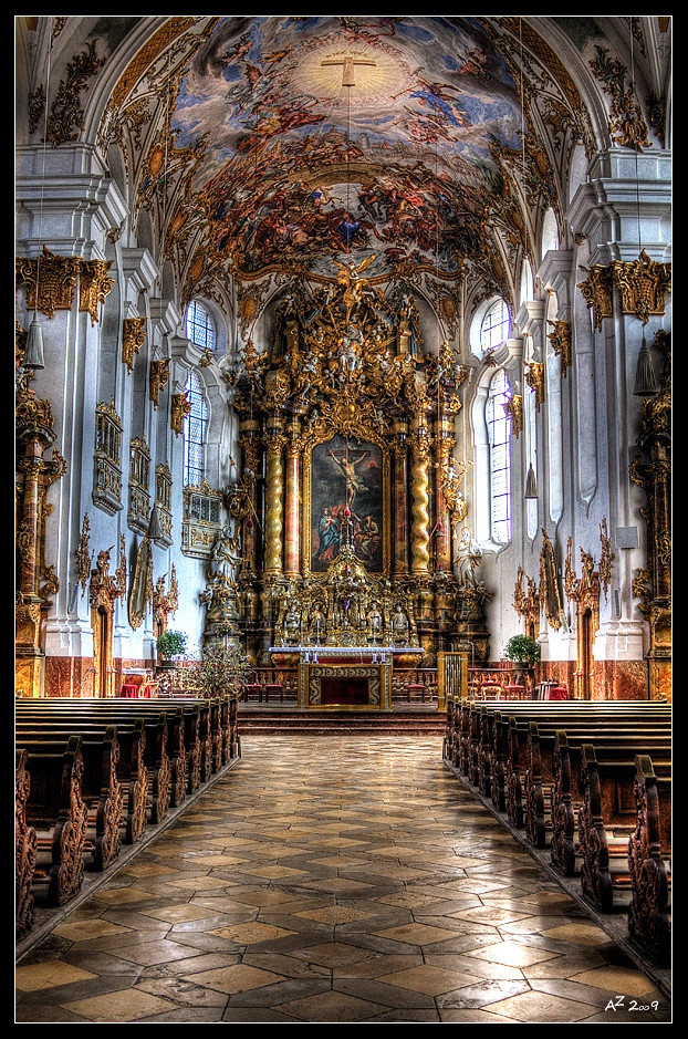Heilig-Kreuz-Kirche...