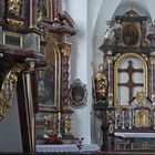 Heilig-Kreuzkapelle Pleß (Unterallgäu) mit dem Feldkreuz im Altar