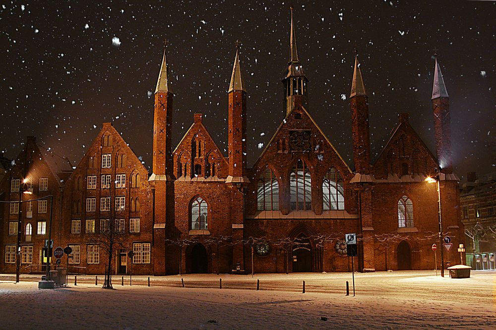 Heiligen-Geist-Hospital in einer Januarnacht by Linda Norden 