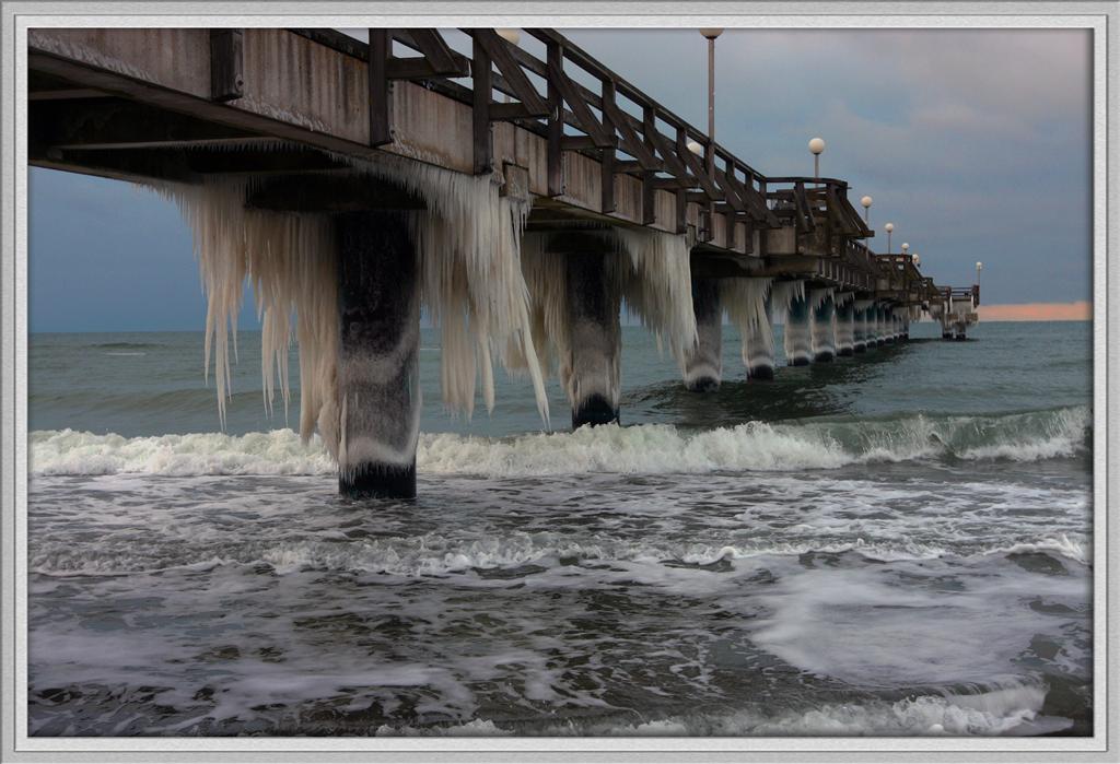 Heiligendamm's frostige Seebrücke