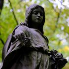 Heiligenfiguren auf dem Melatenfriedhof in Köln