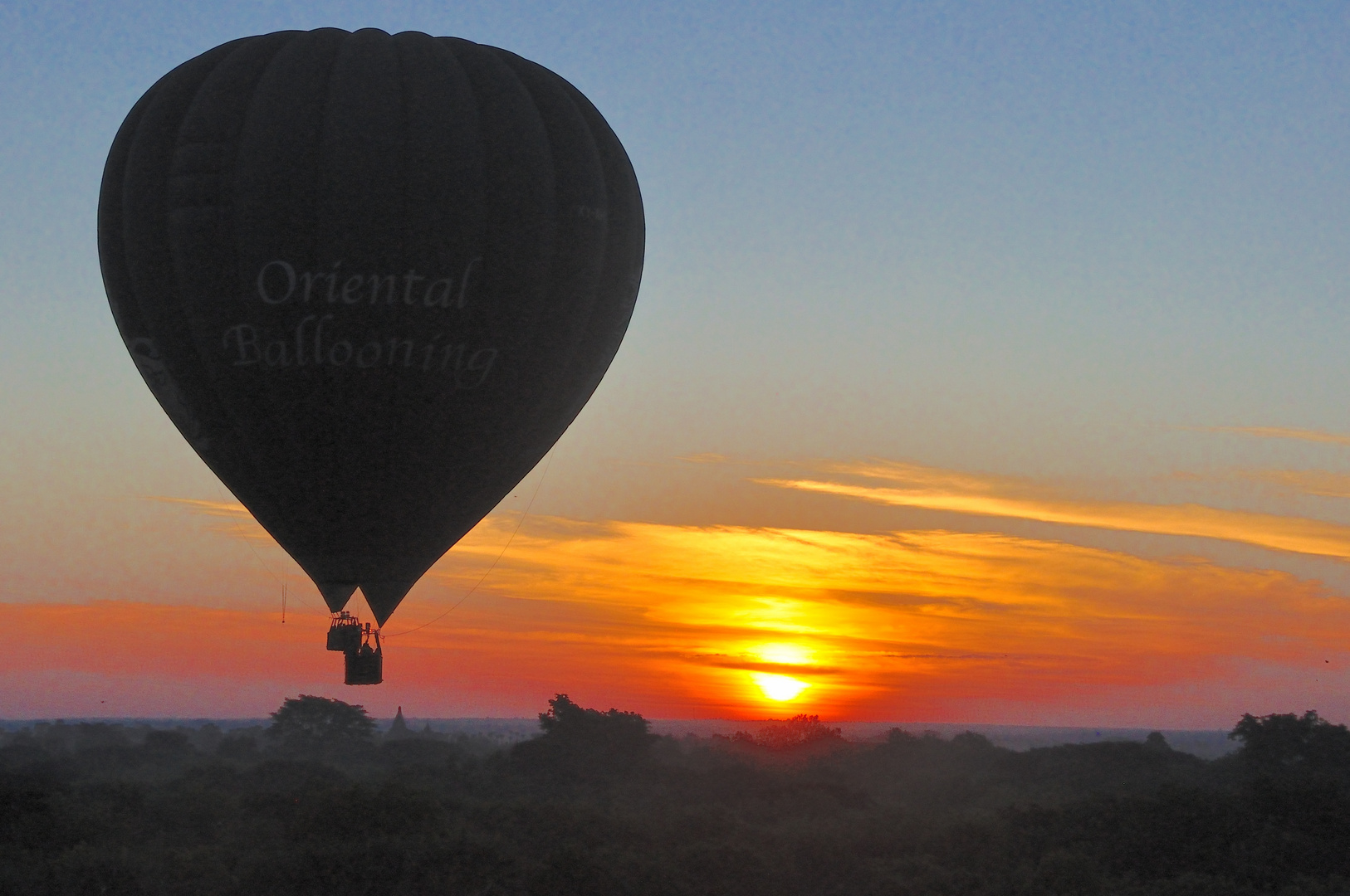 Heiluftballon über Bagan