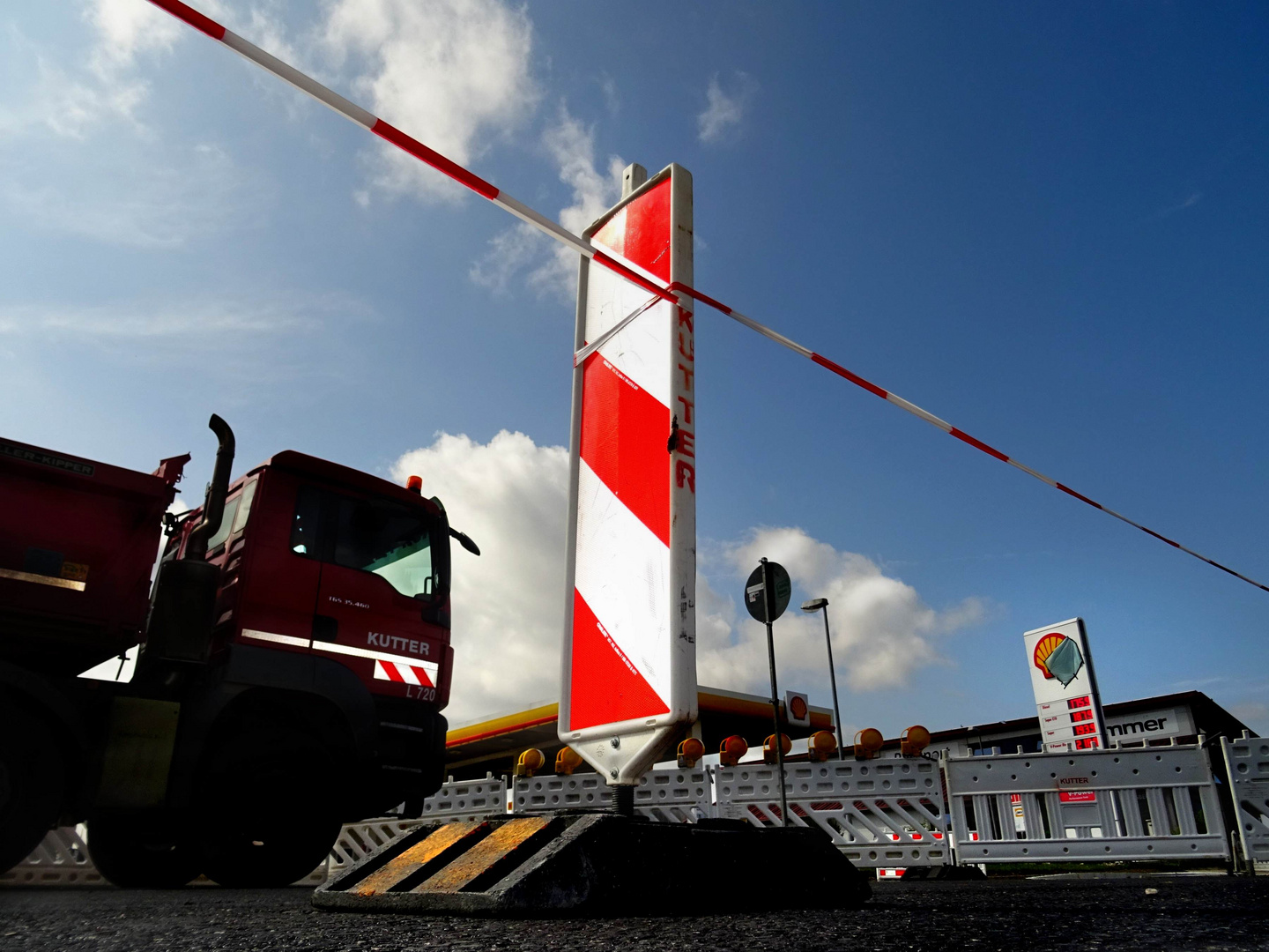 Heimat ist da wo die Tankstelle auf hat