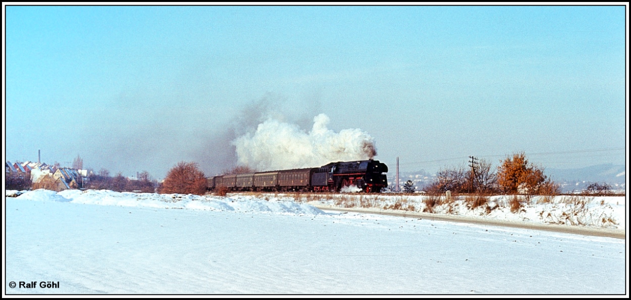 Heimatwinter 1980 mit 01 1511 in Pößneck vor der Haustür