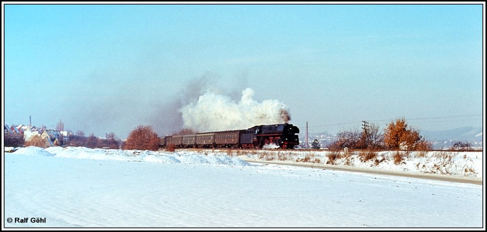 Heimatwinter 1980 mit 01 1511 in Pößneck vor der Haustür