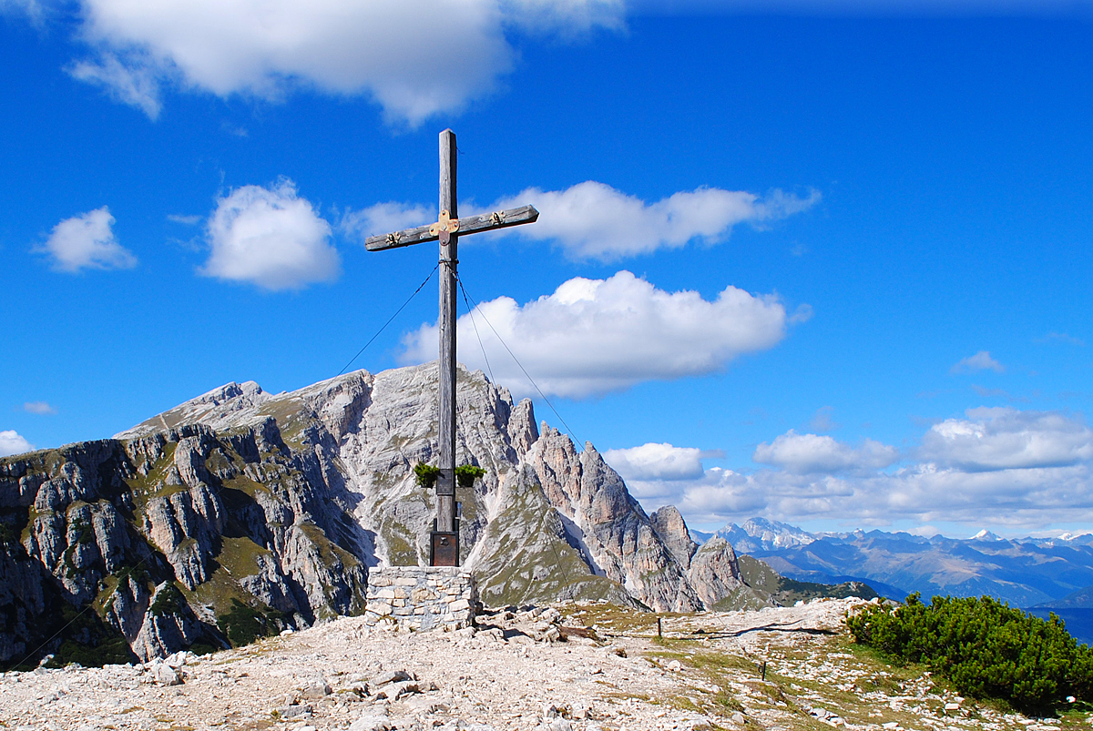 Heimkehrerkreuz in den Dolomiten ...