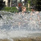 Heimliche Gespräche am Brunnen