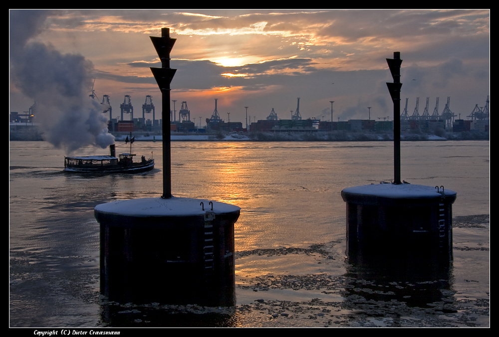 Hein duk di, en Damper kümmt - Henry, look out, a steamboat is comming