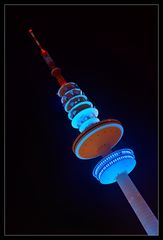 Heinrich-Hertz-Turm in Blau