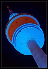 Heinrich-Hertz-Turm in Blau / II.