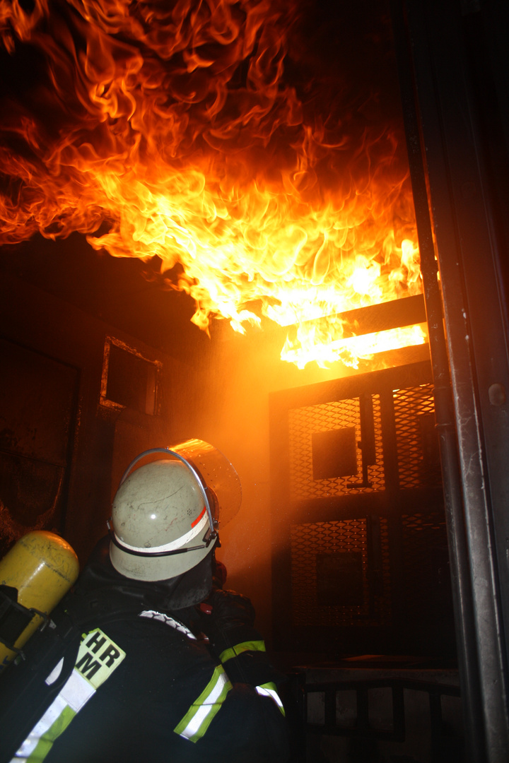 Heissausbildung Brandübungscontianer