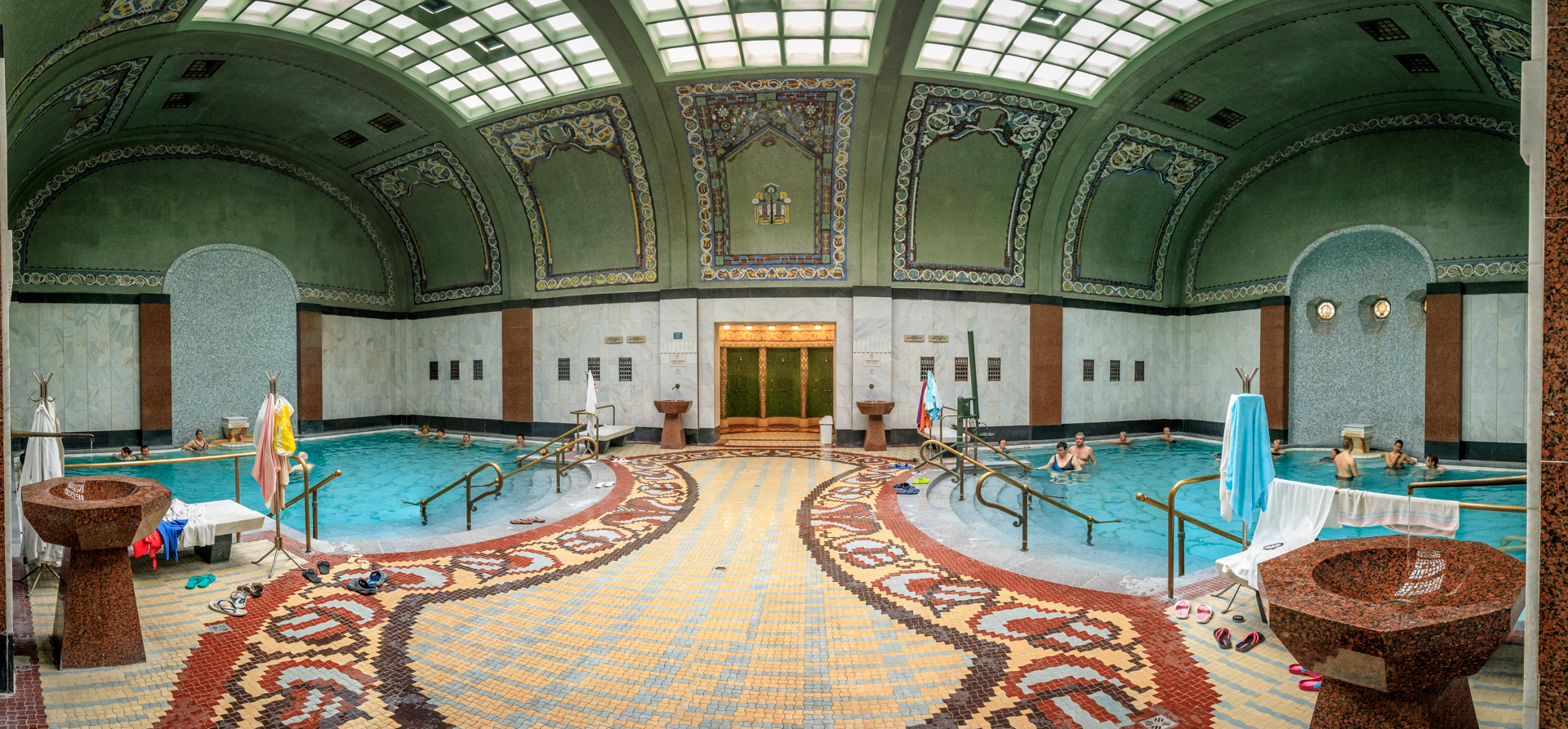 Heißbecken im Gellértbad in Budapest