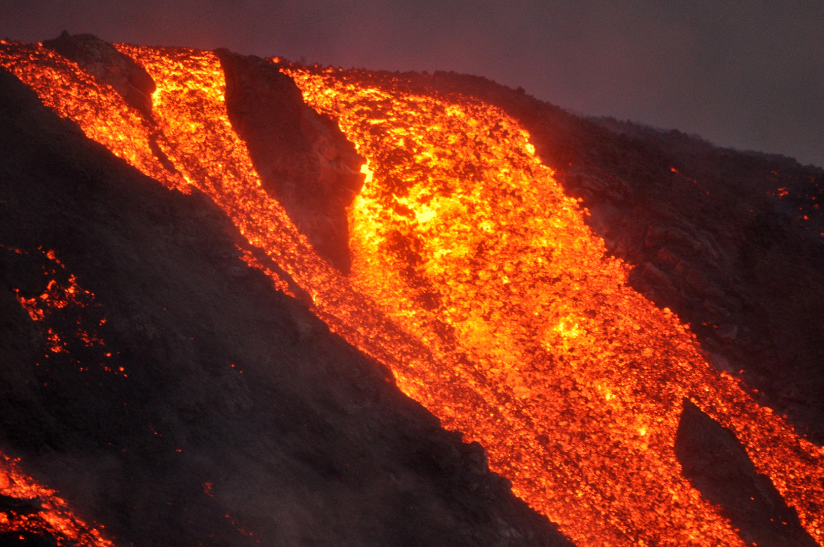 Heiße Lava am Stromboli