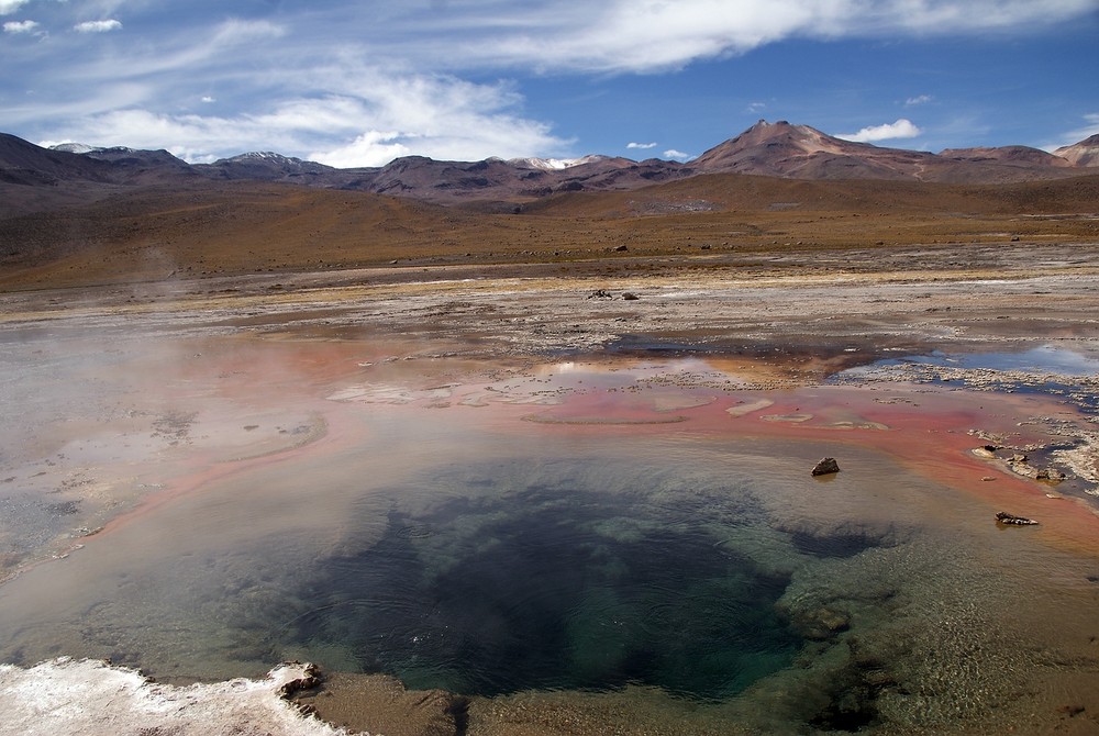 Heiße Quelle im El-Tatio Geysirfeld / Nordchile