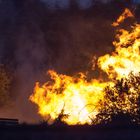 Heiße Sitzbank am Sonnwendfeuer