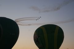 Heissluft Ballone trifft Kampf Flieger