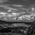 Heissluftballon am Tegernsee/schwarz-weiss