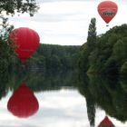 Heißluftballon auf dem Fluß