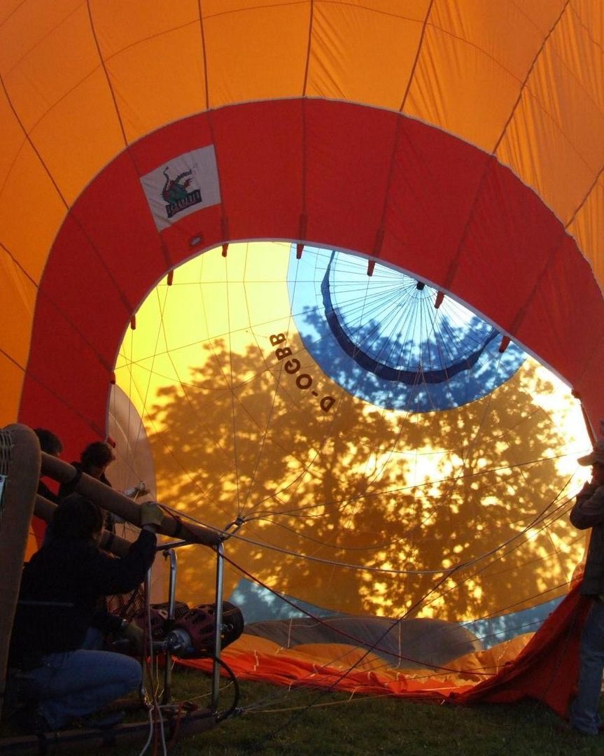 Heißluftballon beim Aufrüsten