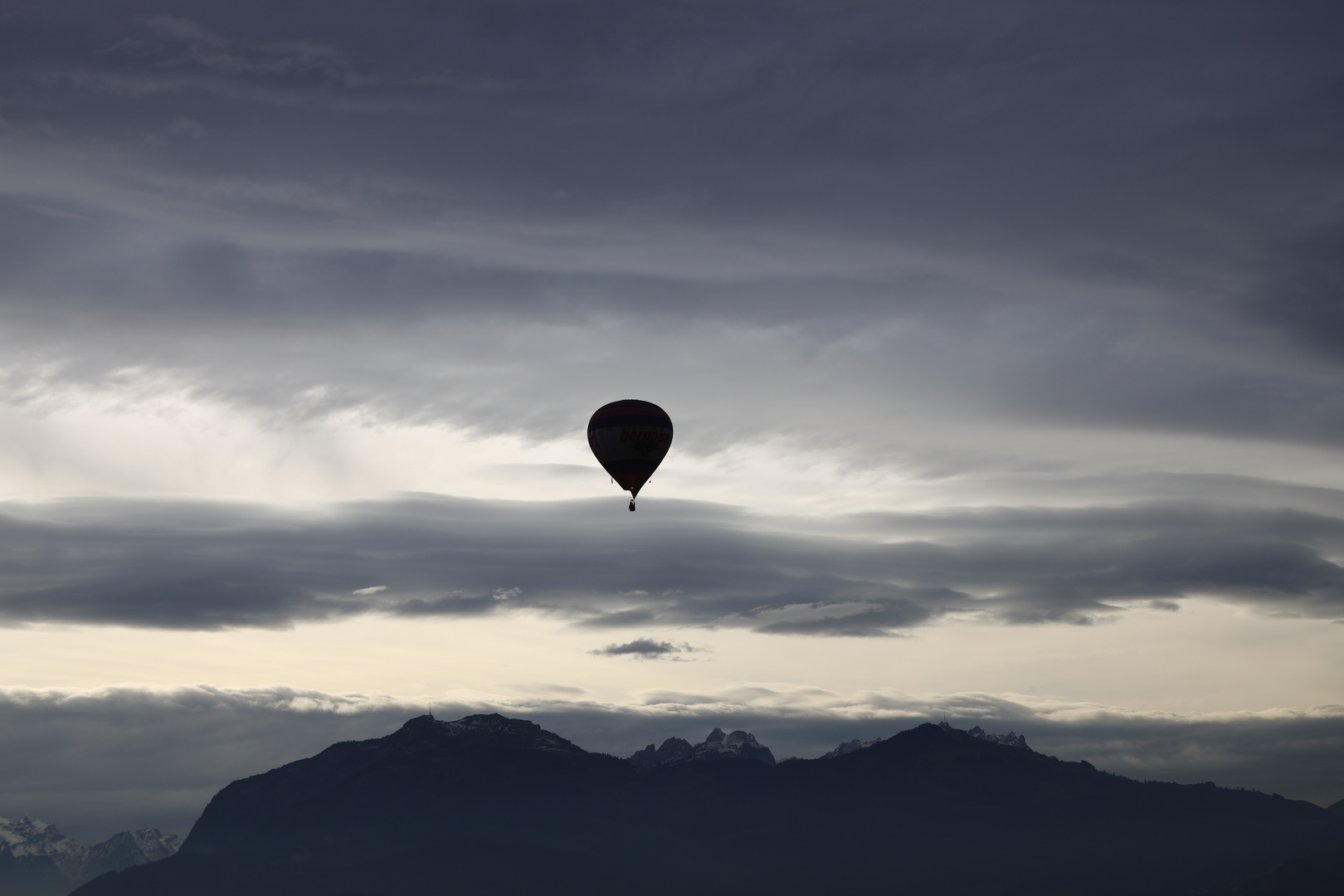 Heissluftballon in der Abendstimmung