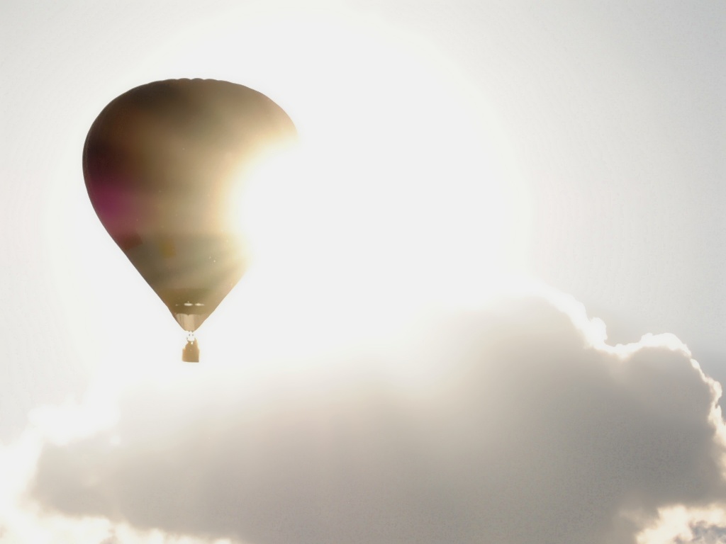 Heissluftballon kurz vor dem Regen