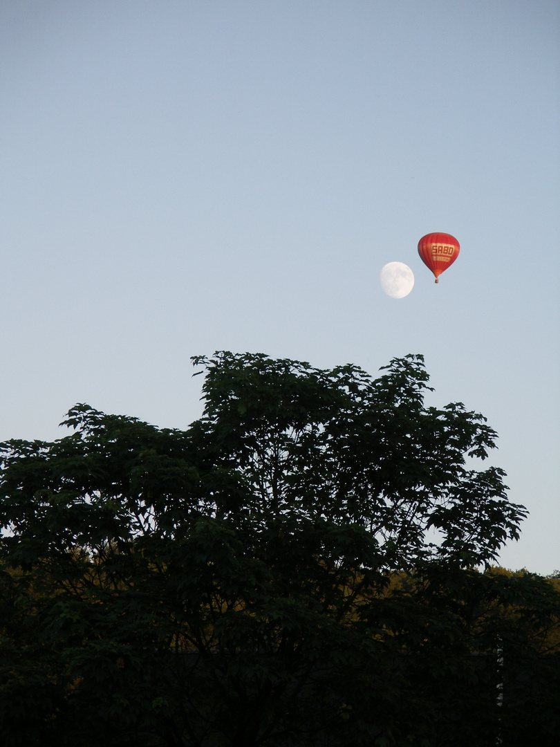 Heissluftballon u Mond P6190075