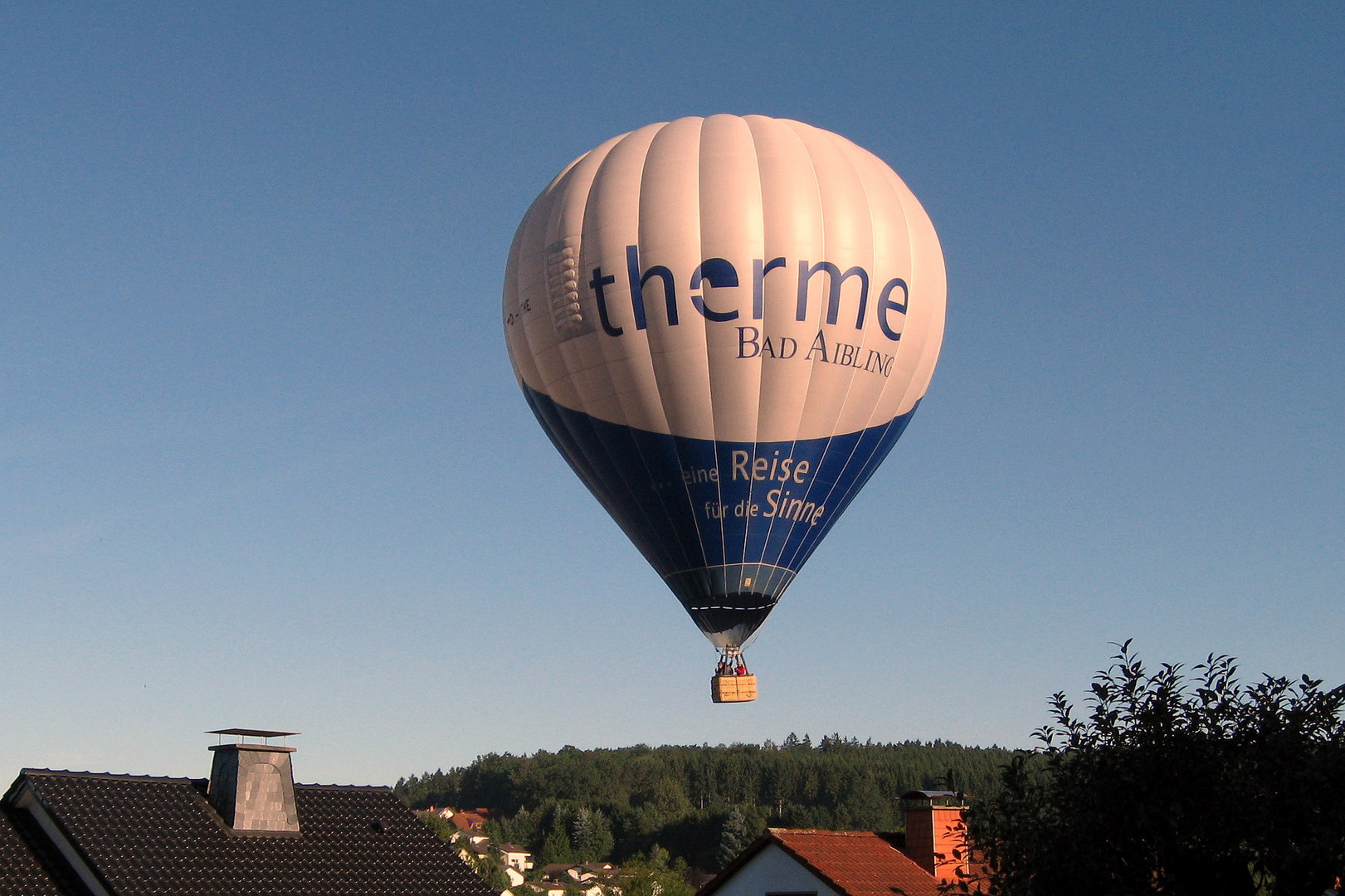 Heißluftballon über Niedereimer