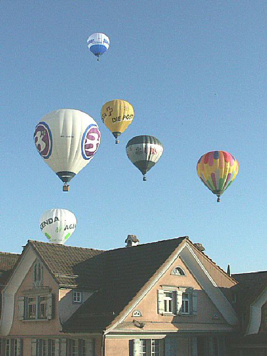 Heissluftballone über Appenzell