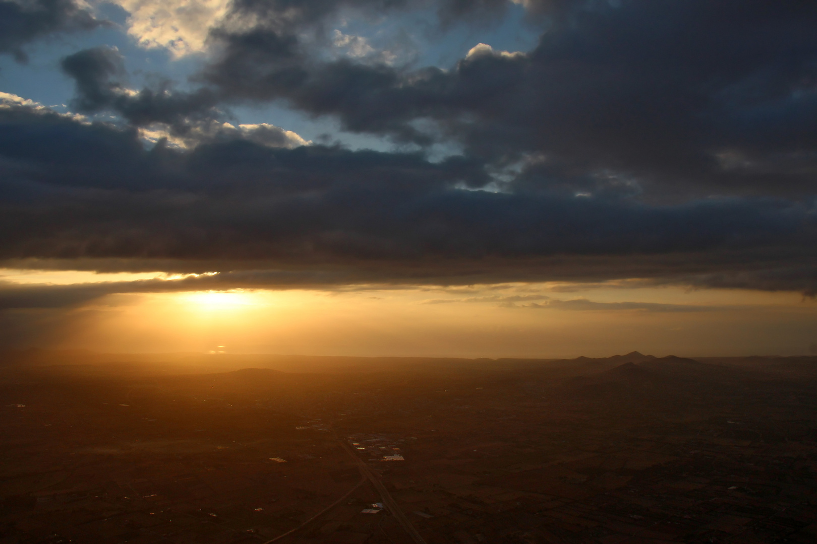 Heißluftballonfahrt bei Sonnenaufgang