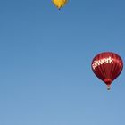 Heißluftballons am Himmel