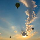 Heißluftballons im Sonnenuntergang