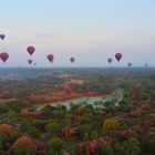 Heißluftballons über Bagan