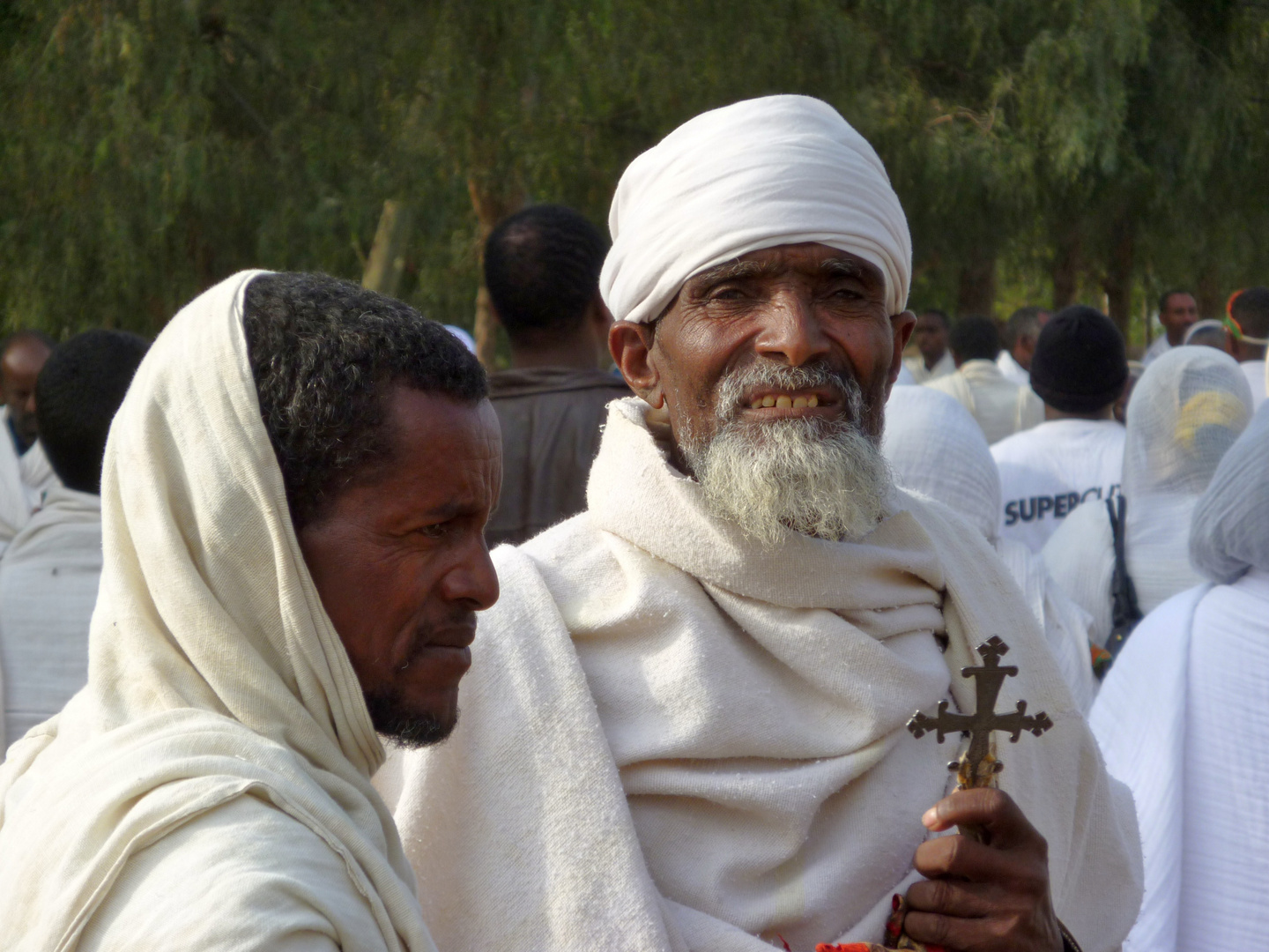 Heitere Ernsthaftigkeit der Pilger am Marienfest in Aksum