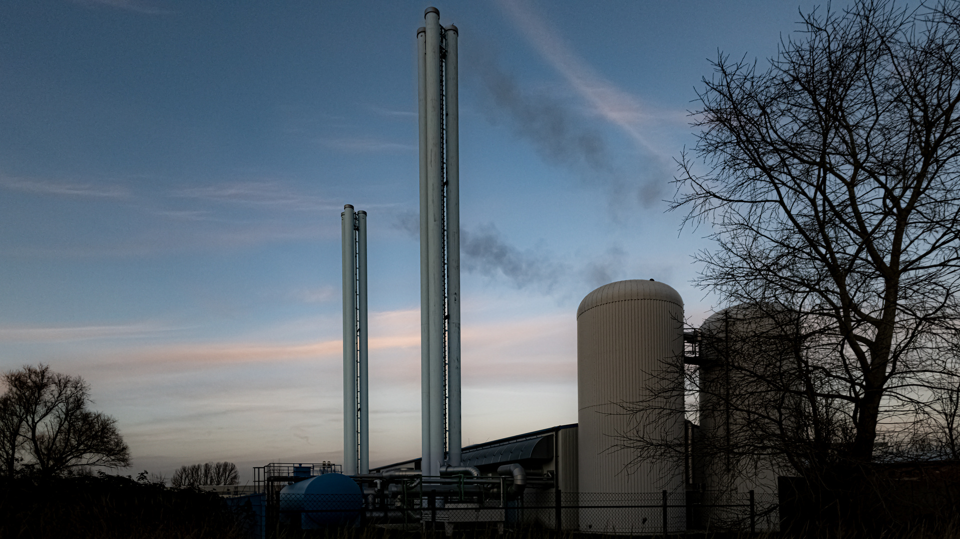 Heizwerk am Sonnenuntergang 