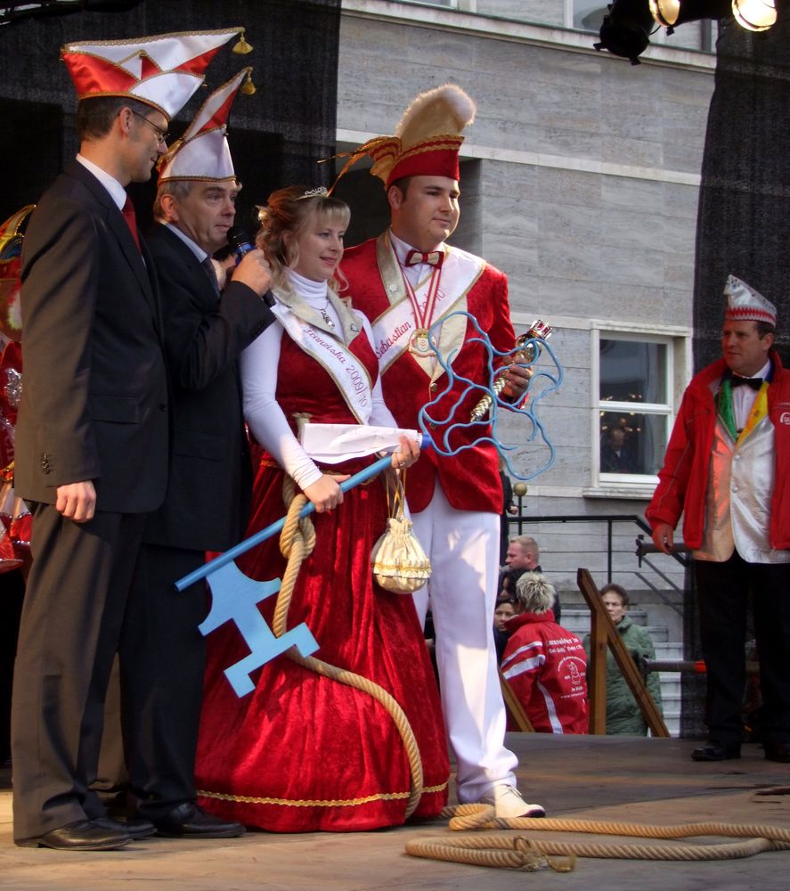 Helau! Narren übernehmen 2009 Rathausschlüssel in Halle/S