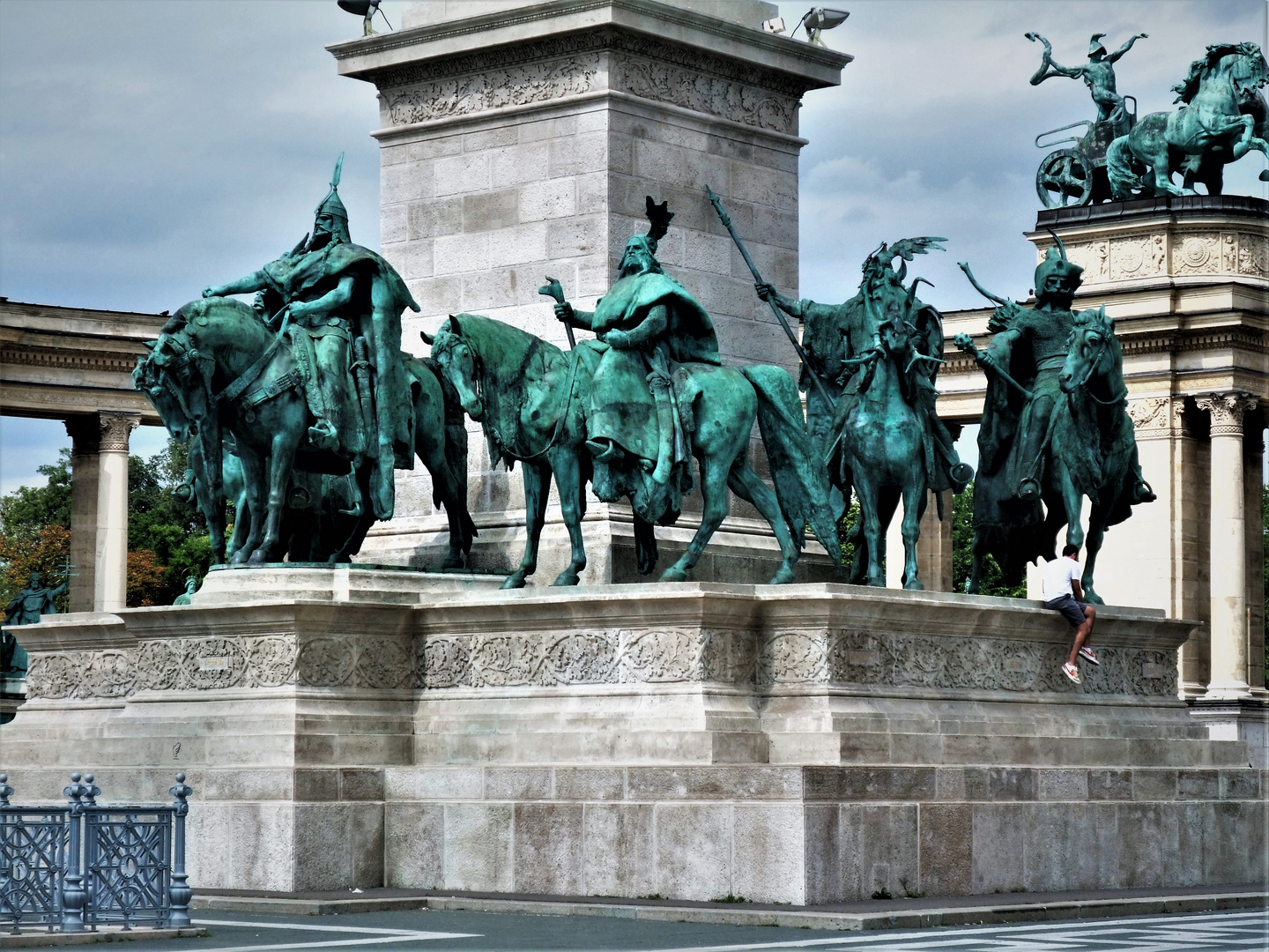            Heldenplatz -- BUDAPEST (5)