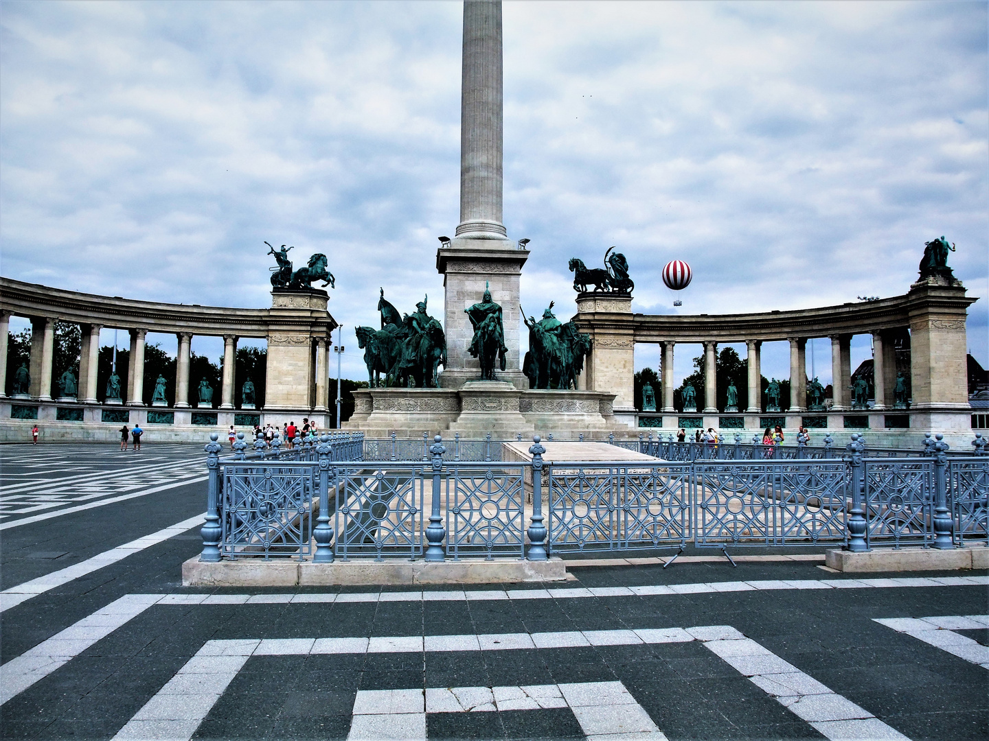 Heldenplatz -- BUDAPEST (7)