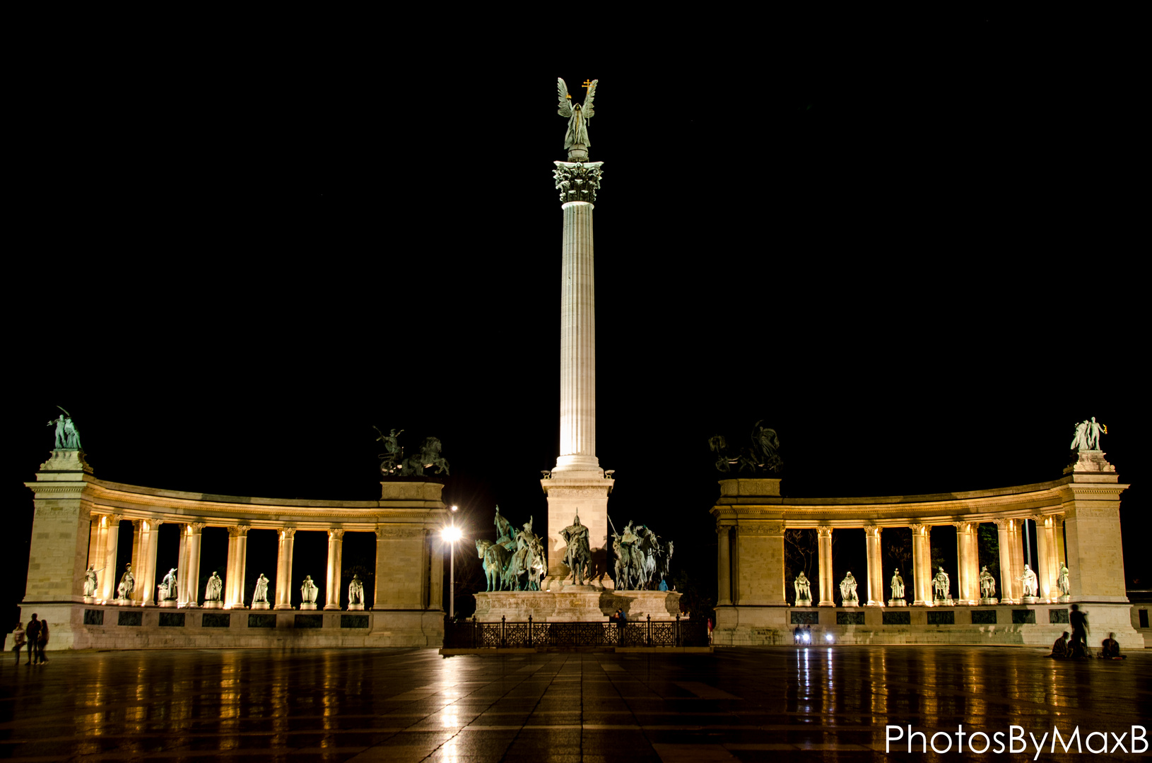 Heldenplatz Budapest nei Nacht