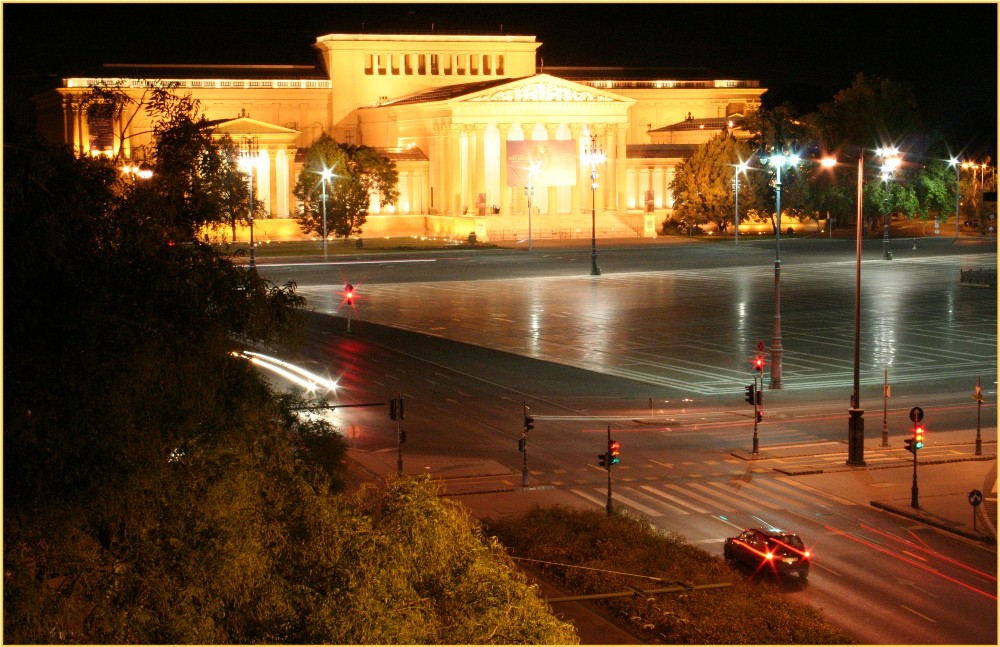 Heldenplatz by night