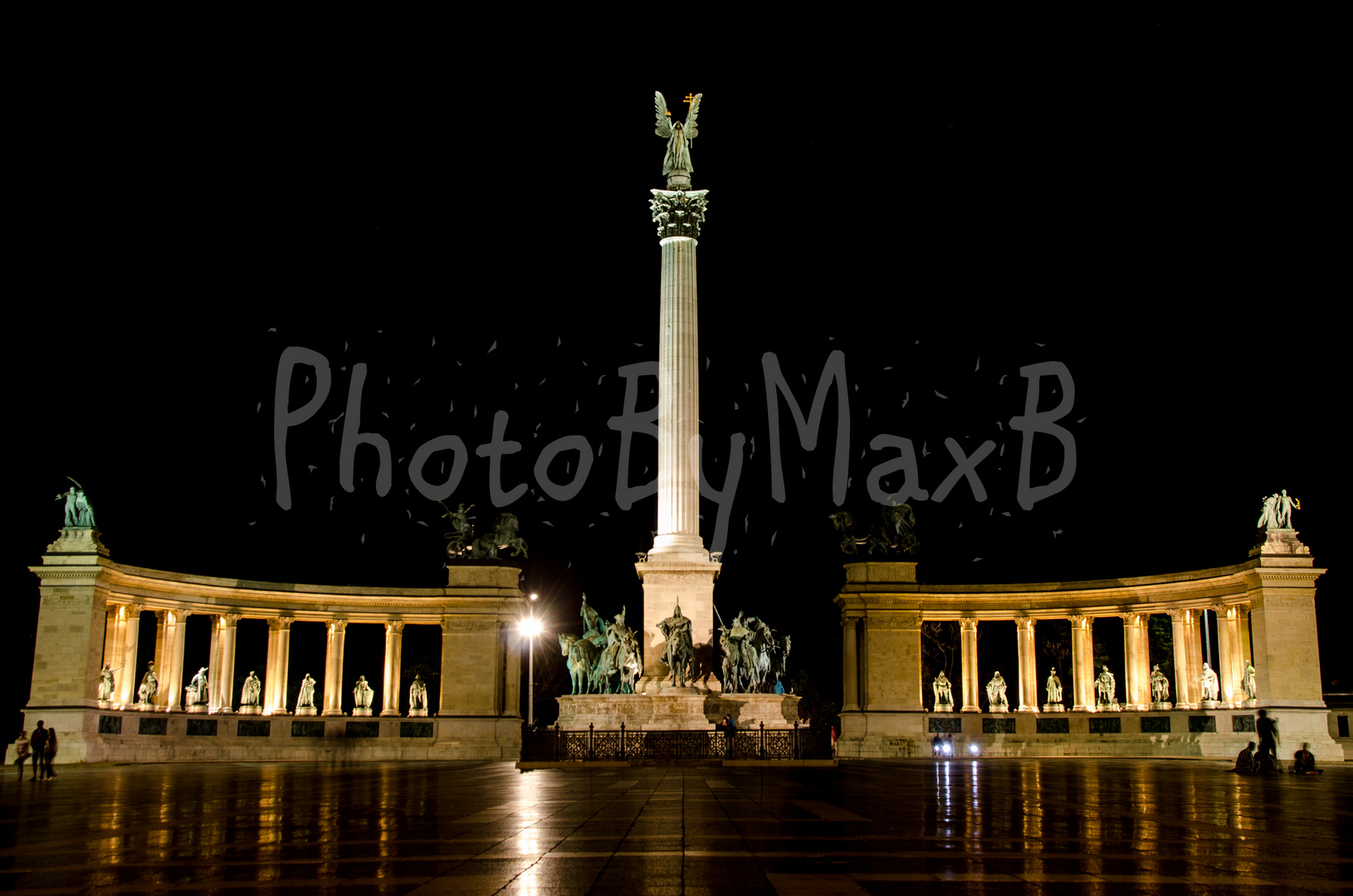 Heldenplatze Budapest bei Nacht