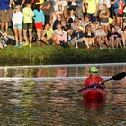 Helferin auf der Schwimmstrecke