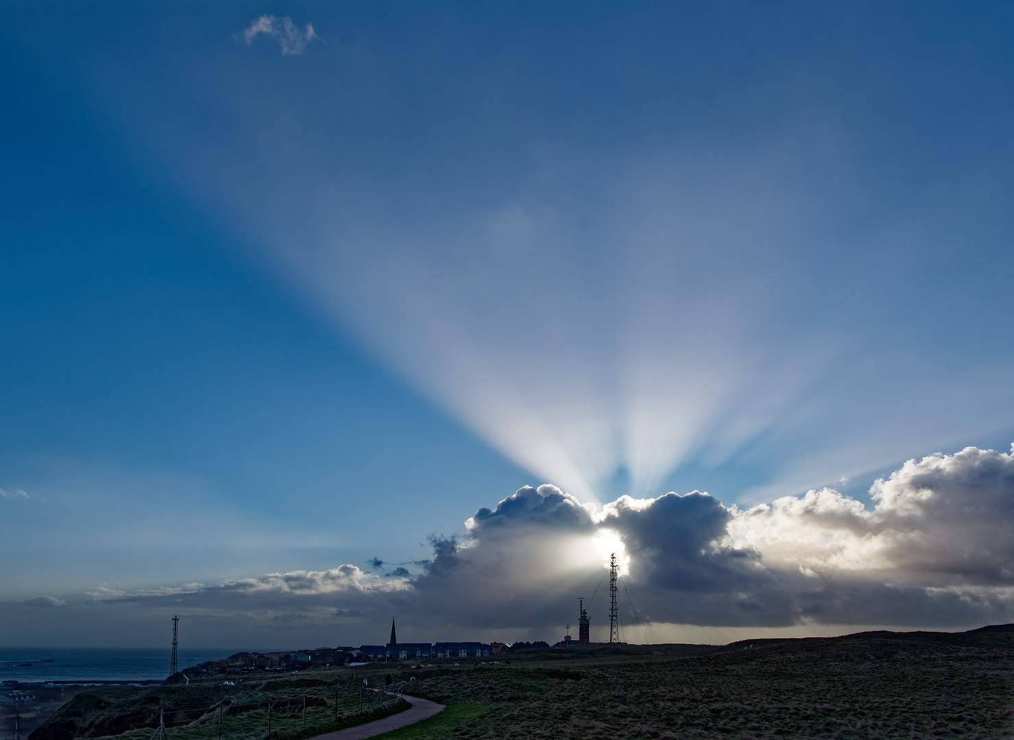 Helgoland: Die Wintersonne kommt am Mittag kurz durch die Wolken