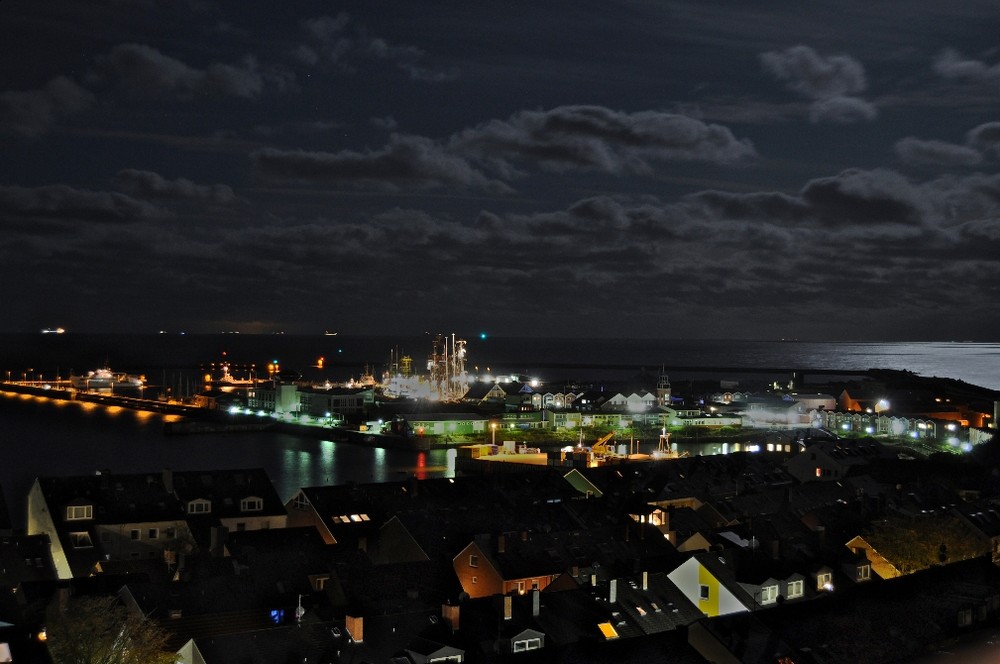 Helgoland Hafen bei Nacht