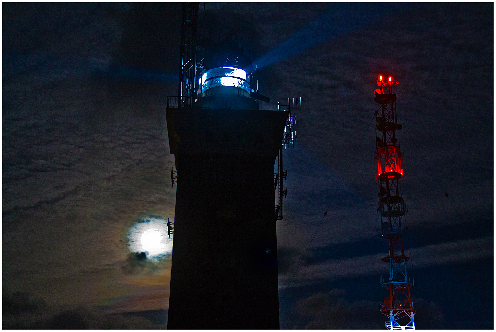 Helgoland - Leuchtturm mit Vollmond