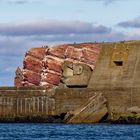 Helgoland mit alter Bunkeranlage im Vordergrund