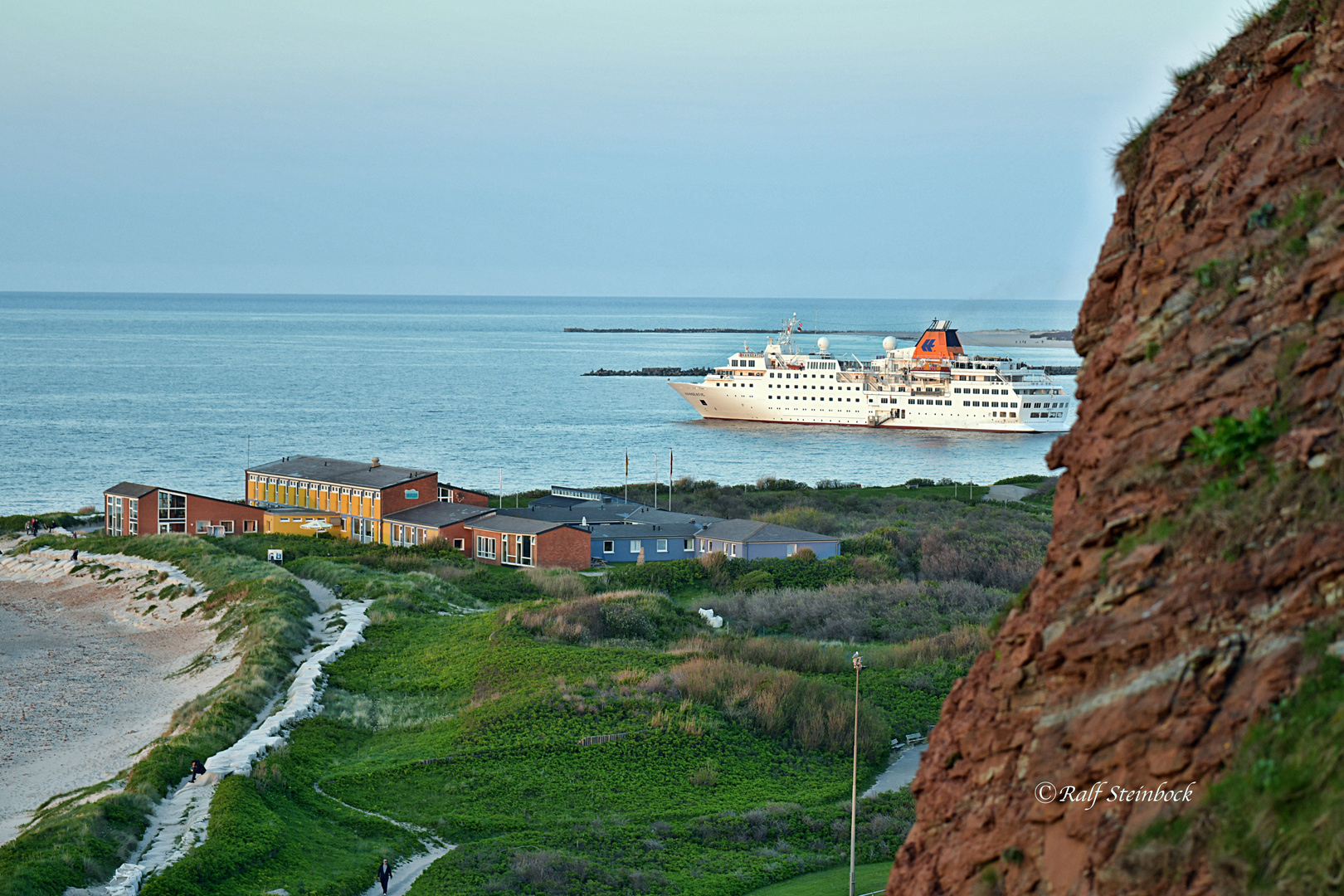 Helgoland - Nordseeinsel und die ,,MS Hanseatic"